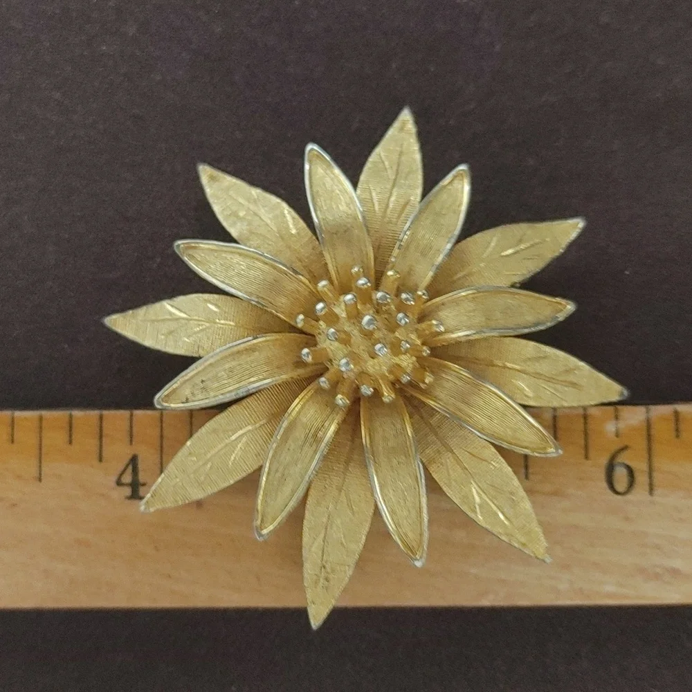 Kramer VTG Elegant Gold Flower Brooch